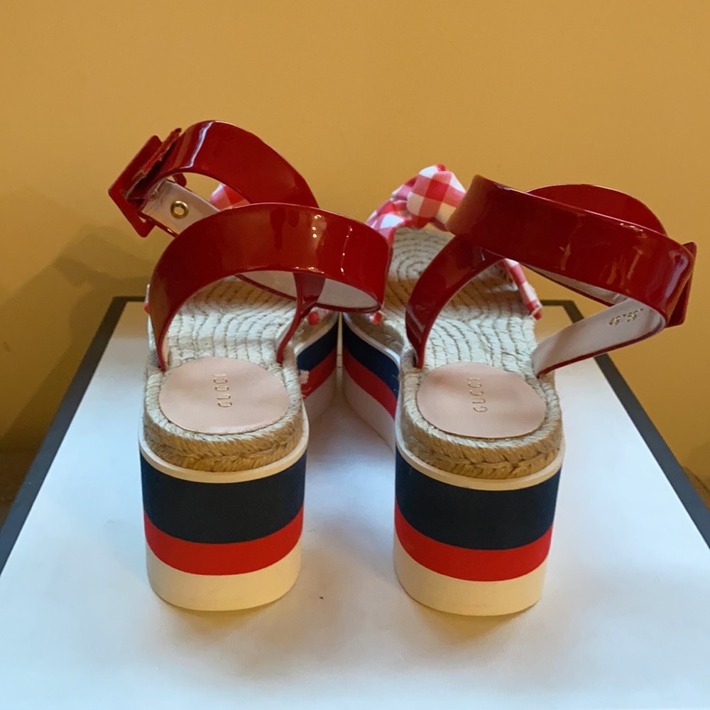SOLD!!Gucci sandals β€οΈπ - Picture 3 of 6